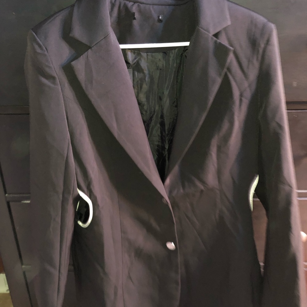 Blazer - Picture 3 of 3